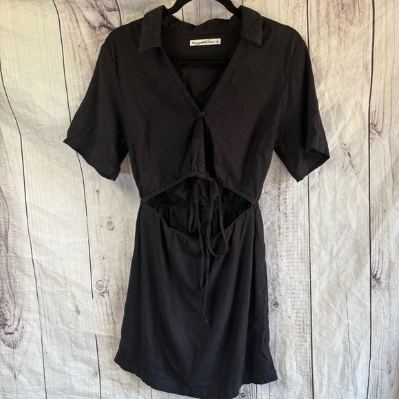 Abercrombie & Fitch Linen Cut Out Black Short Sleeve Dress
Small - Picture 1 of 8